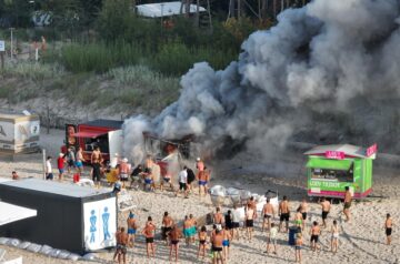 Groźnie wyglądający pożar na plaży w Łebie…